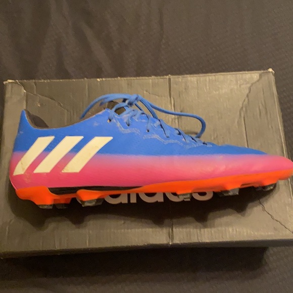 Messi 8 1/2 Soccer Shoes - Picture 1 of 4
